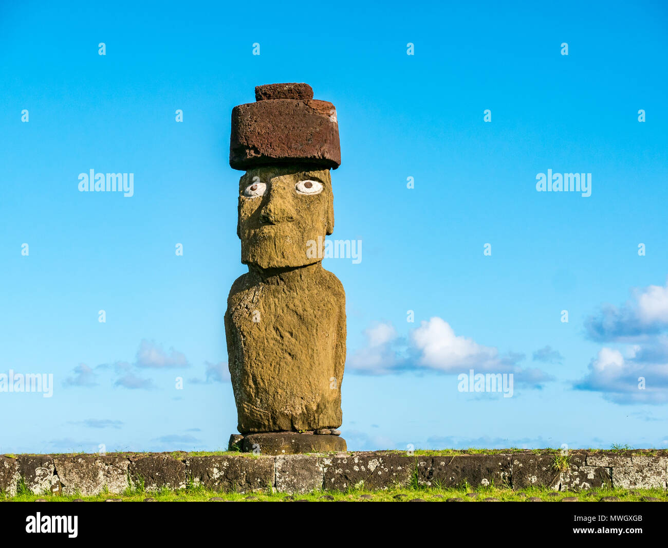 Close up of Ahu Ko Te Riku Moai figure with topknot and obsidian eyes, Ahu Tahai Moai complex, Hanga Roa, Easter Island, Chile Stock Photo
