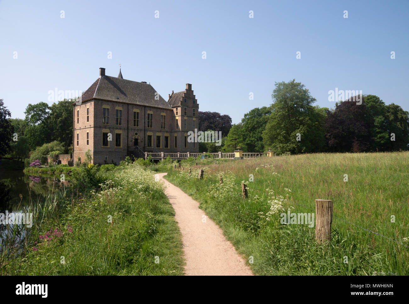 Path leads to the beautiful castle Vorden in the eponymous village in the municipality Bronckhorst Stock Photo