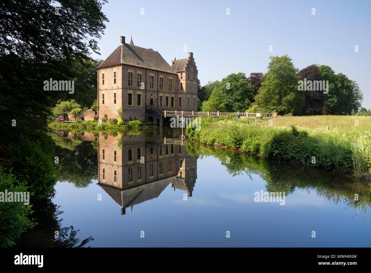 The beautiful castle Vorden in the village of the same name in the Achterhoek, reflecting in its moat Stock Photo