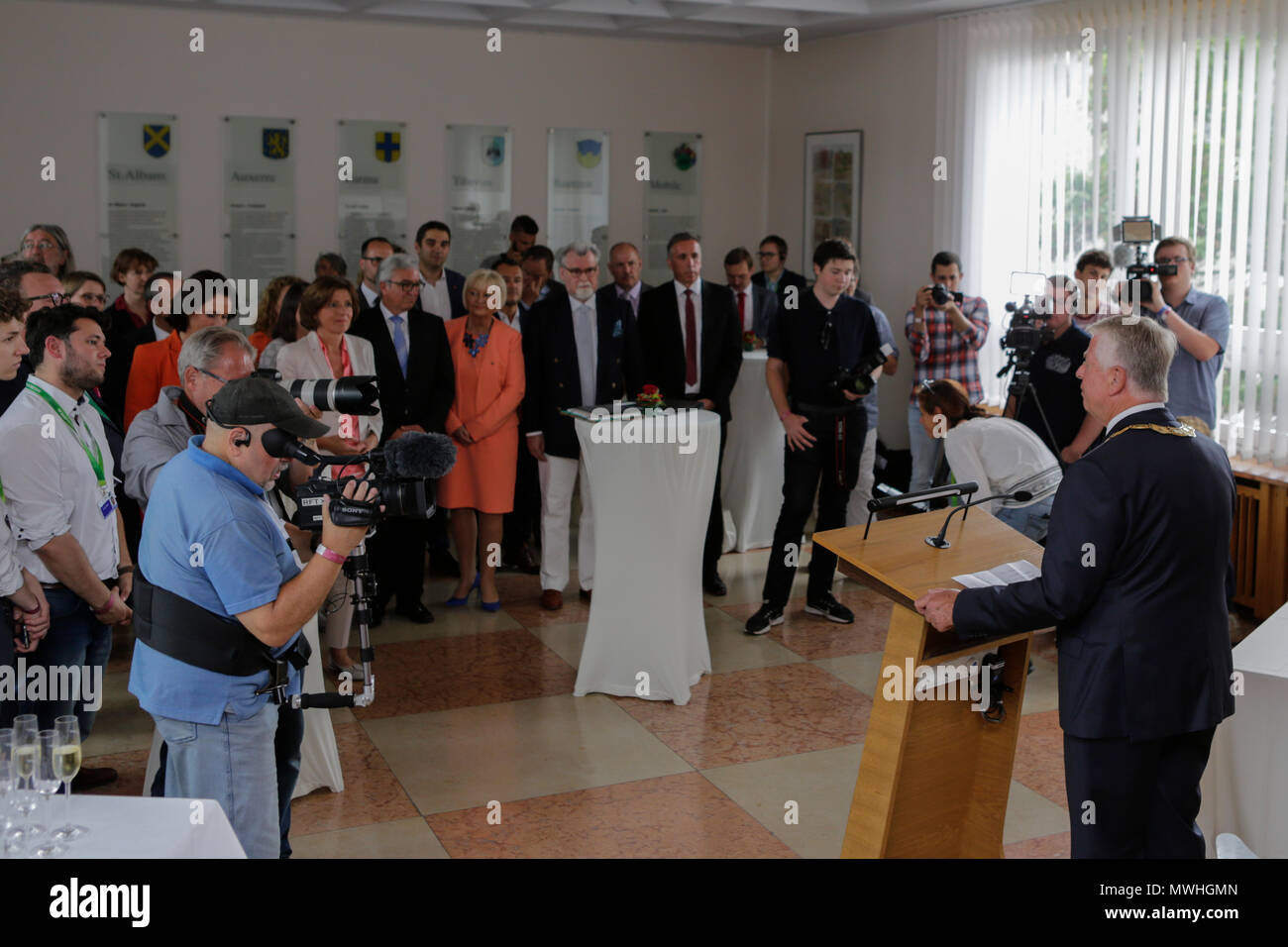 The Rhineland-Palatinate Minister?President Malu Dreyer speaks at the press conference after the cabinet meeting. The Rhineland-Palatine cabinet of Minister?President Malu Dreyer met in the City Hall in ahead of the opening of the Rheinland-Pfalz-Tag 2018. Malu Dreyer and her cabinet signed the Golden Book of the city of Worms after the meeting. Around 300,000 visitors are expected in the 34th Edition of the Rheinland-Pfalz-Tag (Rhineland-Palatinate Day). The Rheinland-Pfalz-Tag is an annual event that showcases the German state of Rhineland-Palatinate. The districts and city of the state are Stock Photo