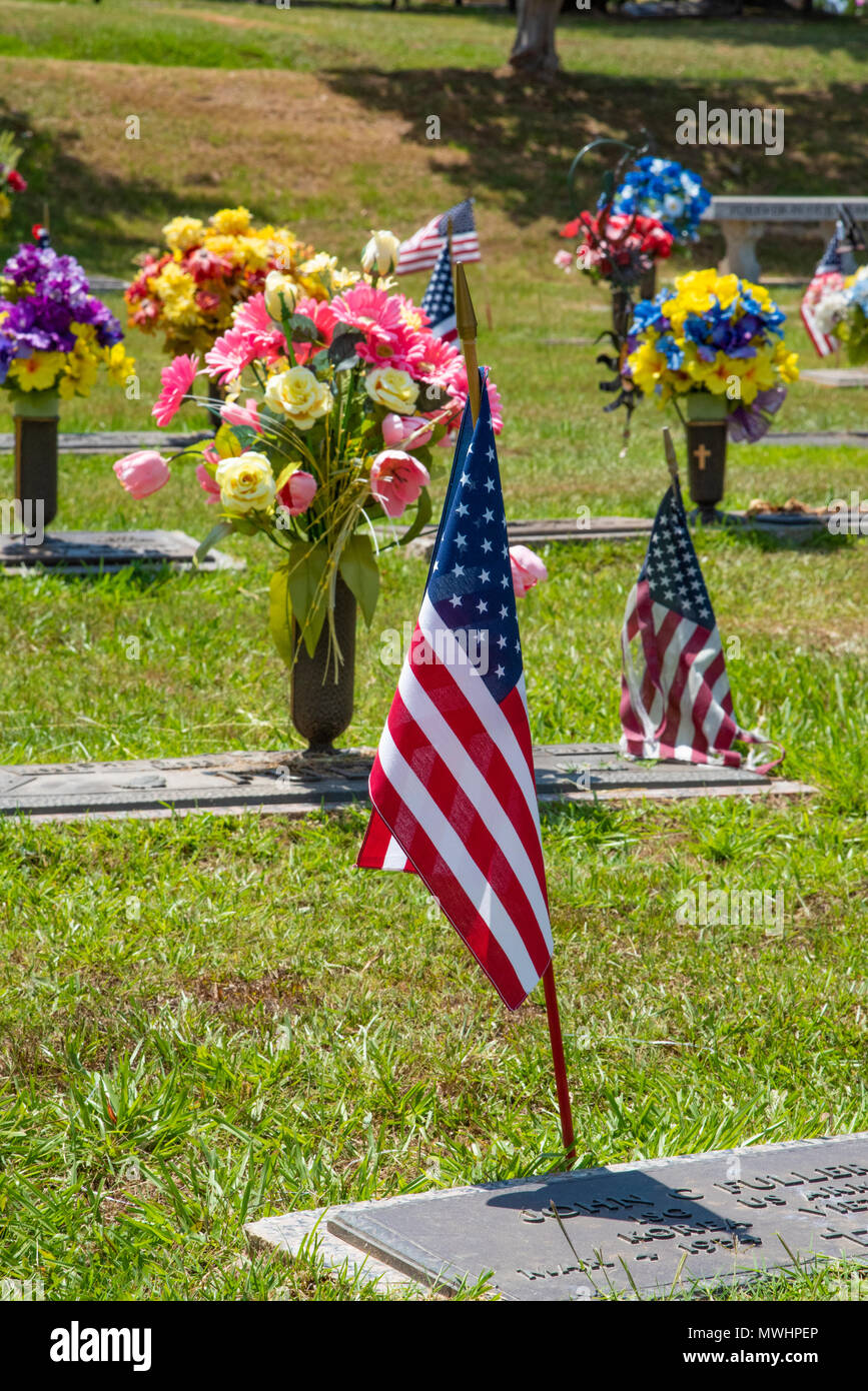 Memorial Day American Flag Wreath Sign Floral Graveside Cemetery Veteran 