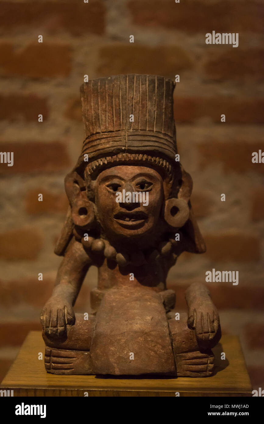 Funeral urn hires stock photography and images Alamy