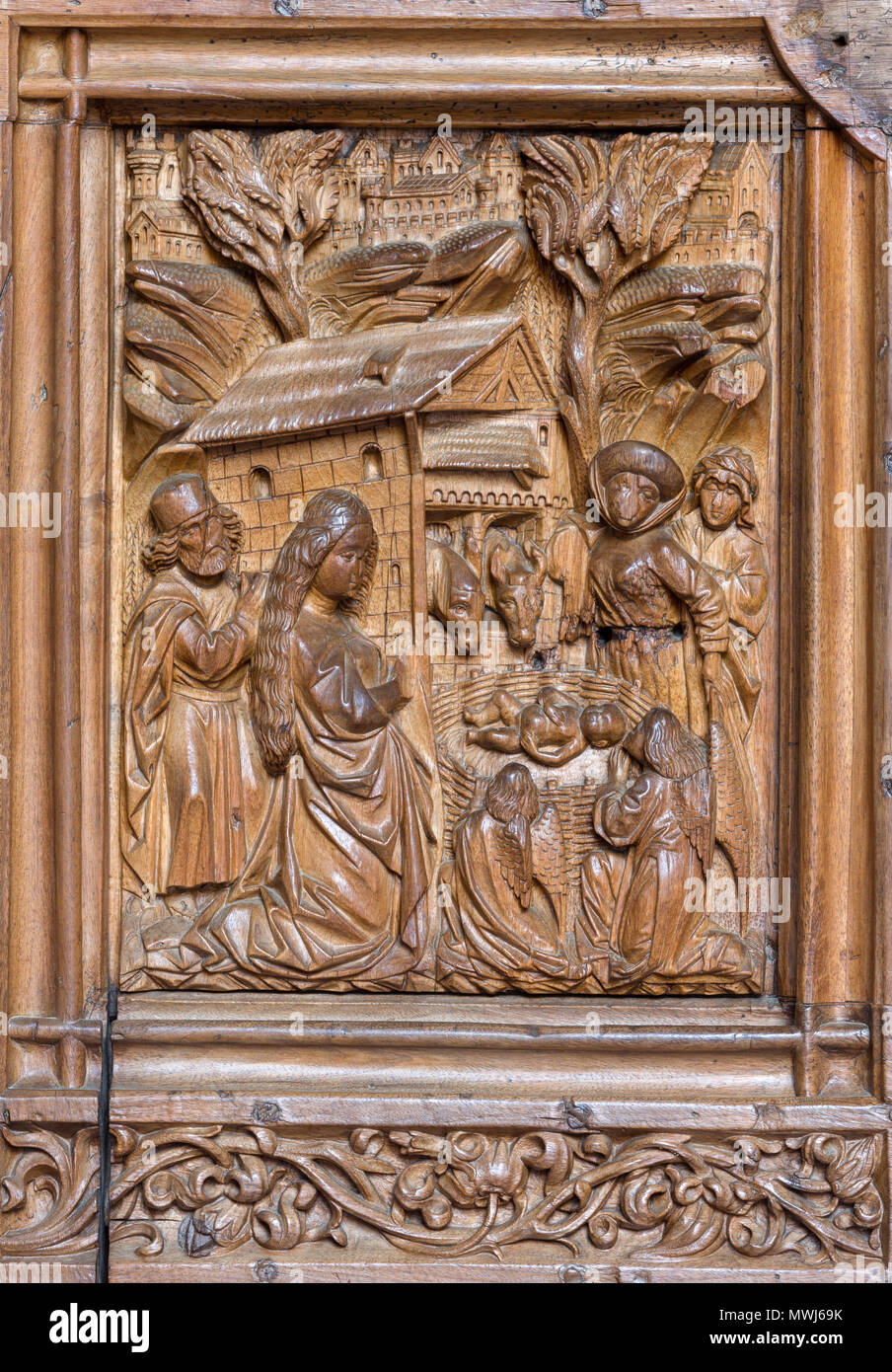 Konstanz, Münster, Westportal, rechter Türflügel, Bildhauer Heinrich Yselin und Simon Haider um 1470, Geburt Christi Stock Photo