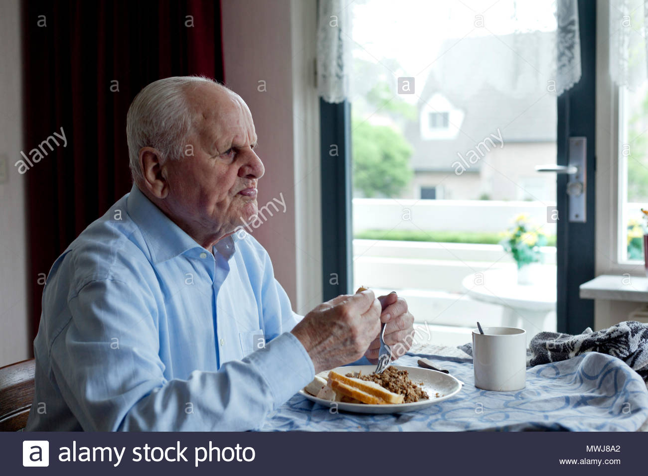 Old man eating alone in a chinese restaurant answer key picture