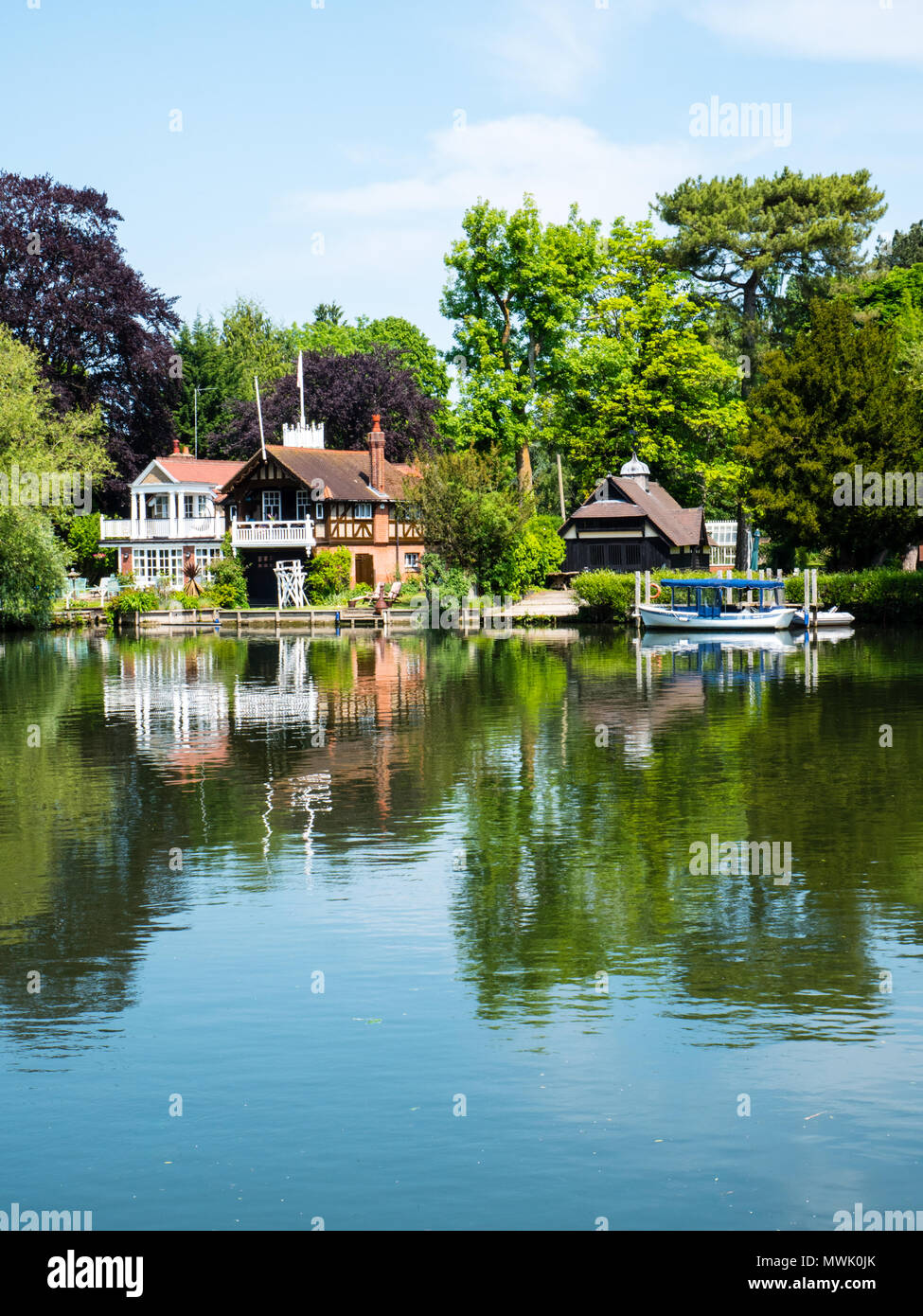 Luxury Riverside House, River Thames, Bourne End, Buckinghamshire
