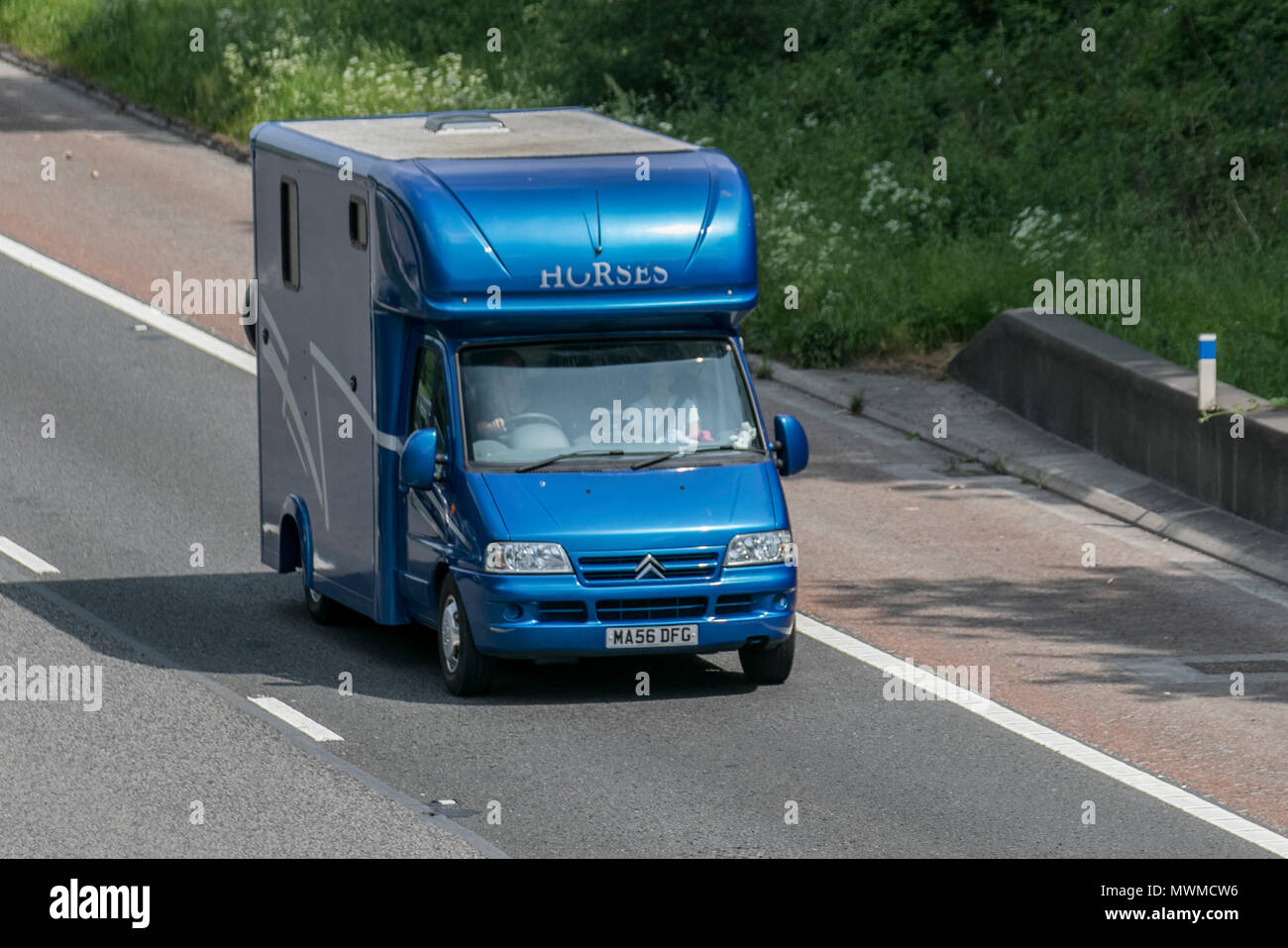 Blue 2007 Citroën Relay 1800 TD HDI LWB Horses in transit; Commercial vehicles on the M6 at Lancaster. UK Stock Photo