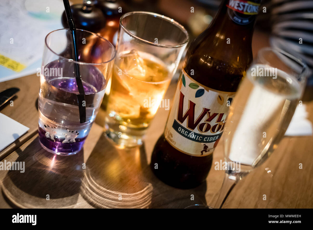 Edinburgh wine bar hires stock photography and images Alamy