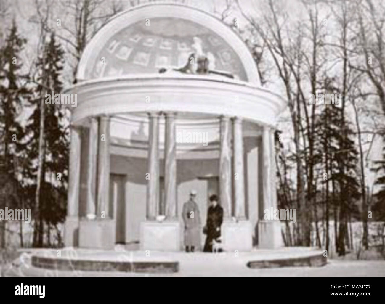 . English: Pavilion Orla in the landscape park of Gatchina Palace ...