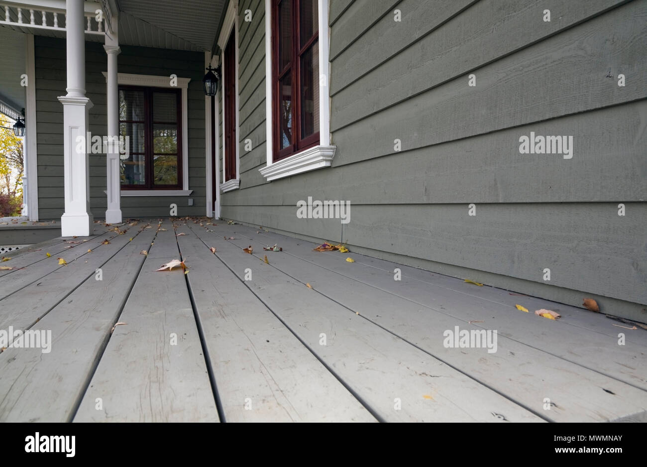 Veranda columns hi-res stock photography and images - Alamy