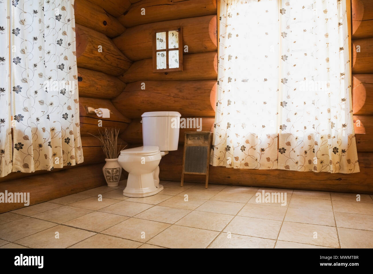 Log cabin inside hires stock photography and images Alamy