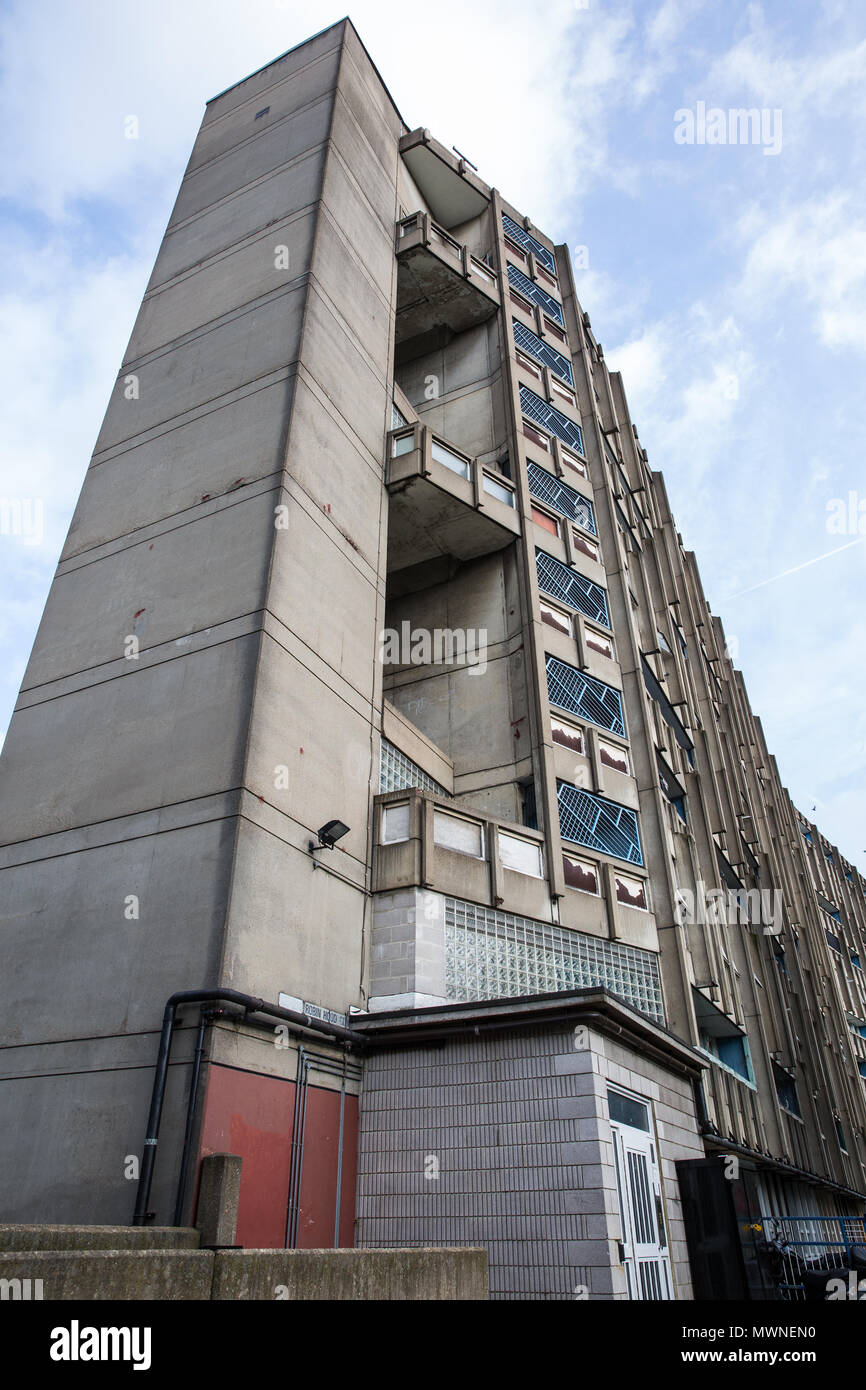 Robin hood estate east london hires stock photography and images Alamy