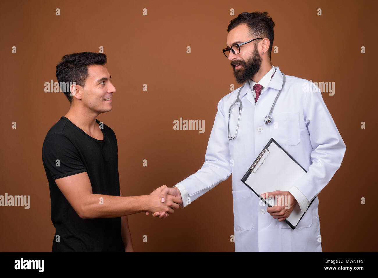 Hispanic patient with doctor hi-res stock photography and images - Alamy