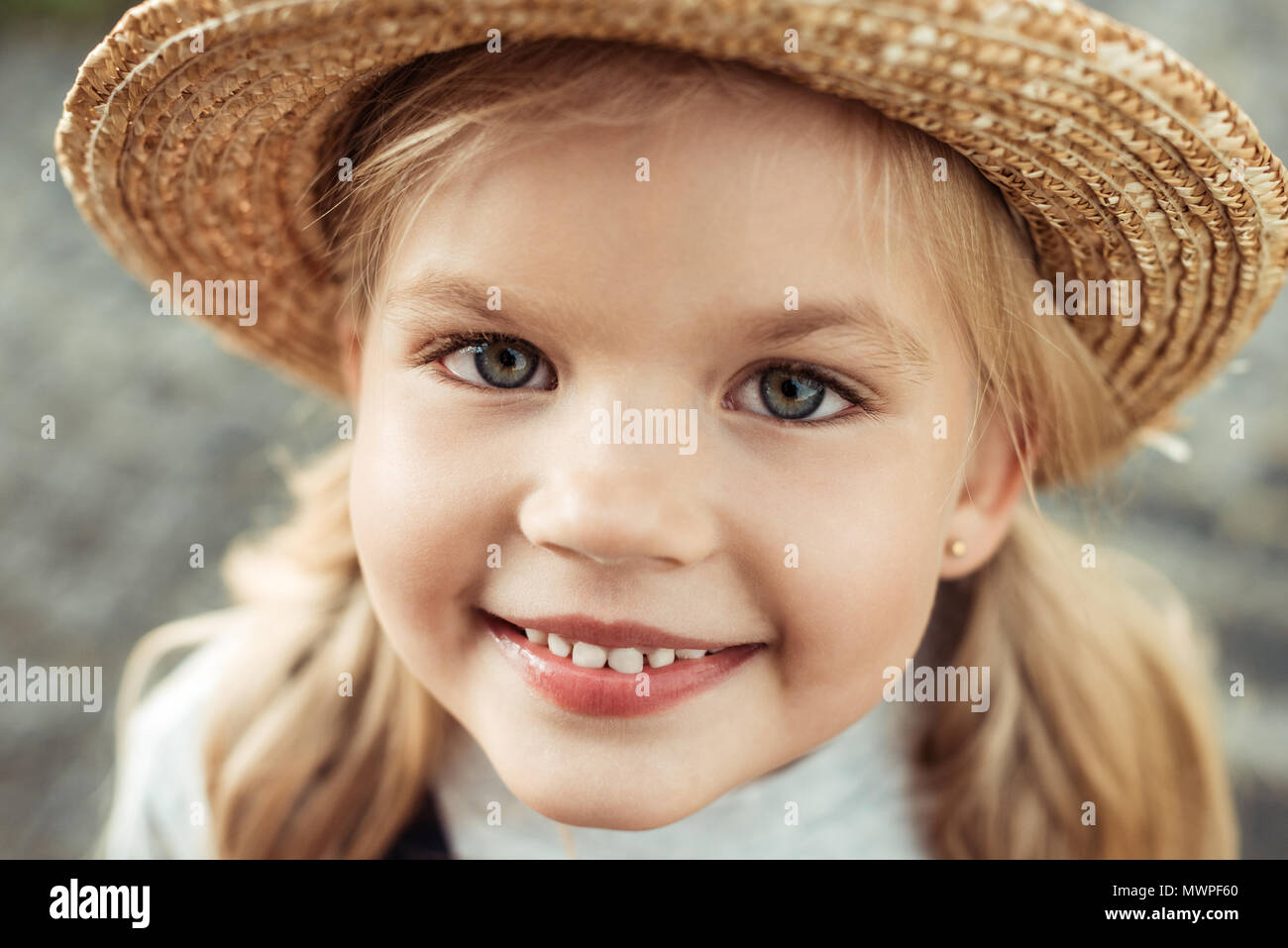 portrait of smiling little girl in straw hat looking at camera Stock ...