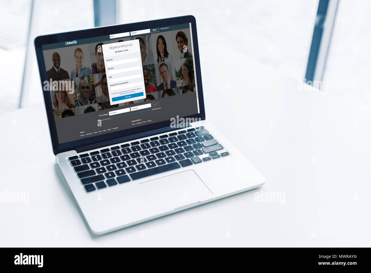 Linkedin website hi-res stock photography and images - Alamy