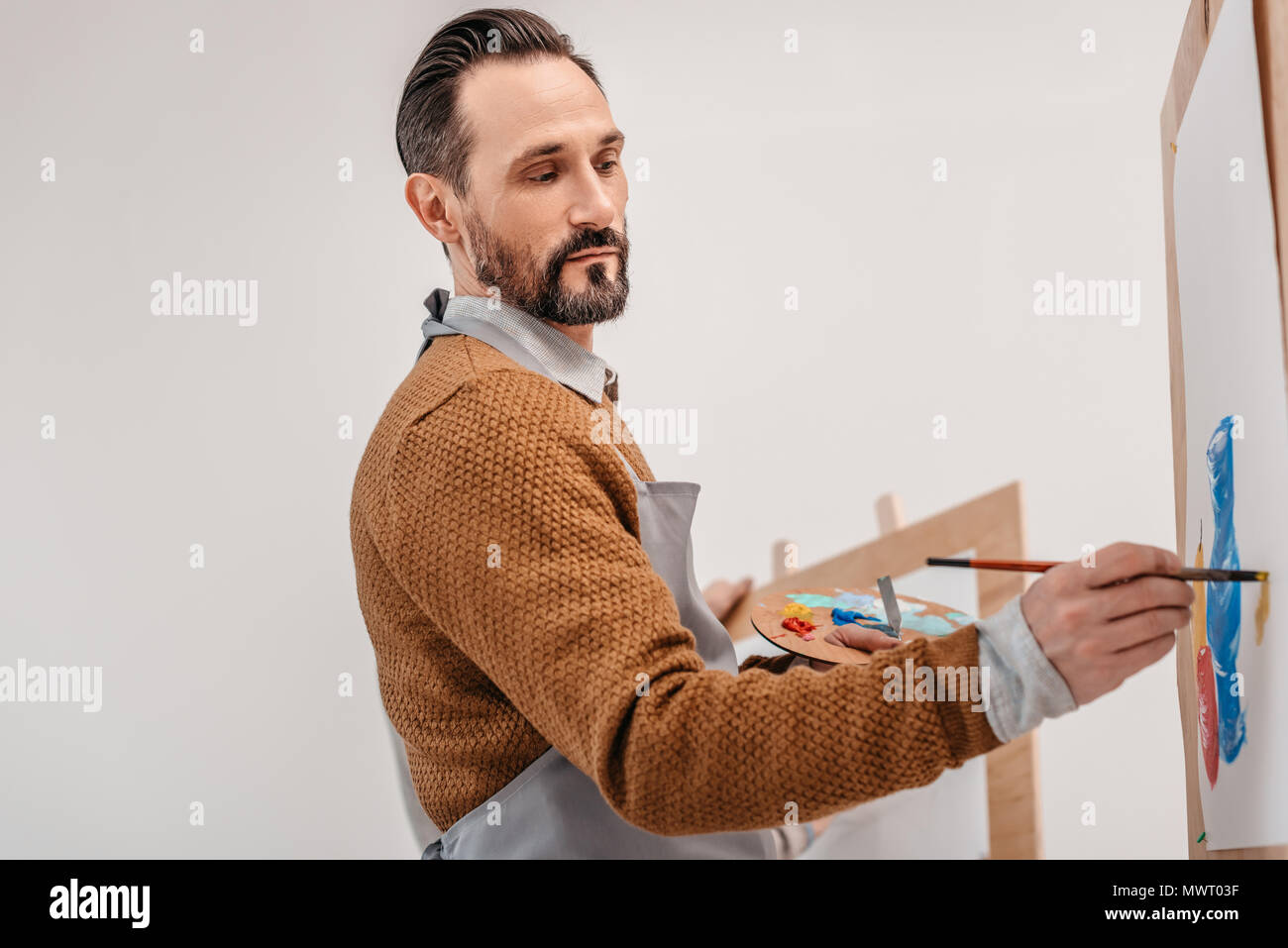 Male artist holding painting hi-res stock photography and images - Alamy