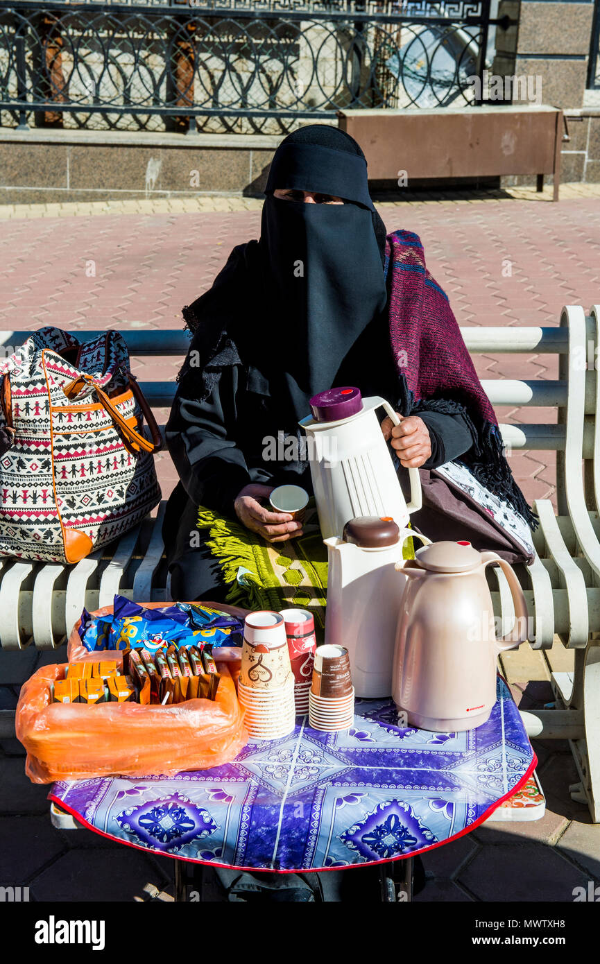 Woman selling arabian coffee, Abha, Saudi Arabia, Middle East Stock Photo