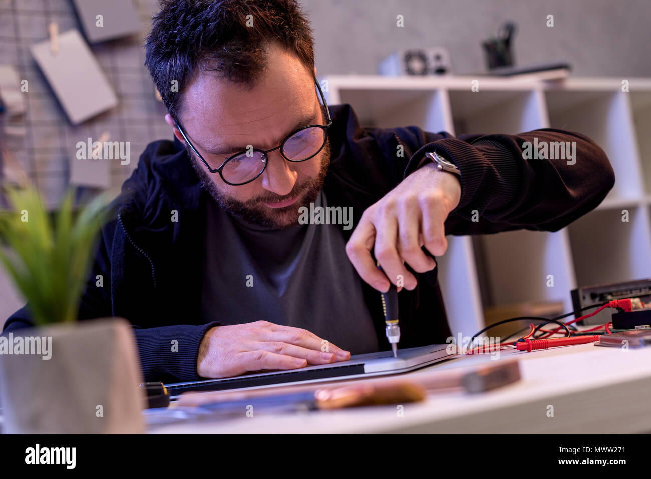 Fixing Digital Fixing tablet hi-res stock photography and images - Alamy