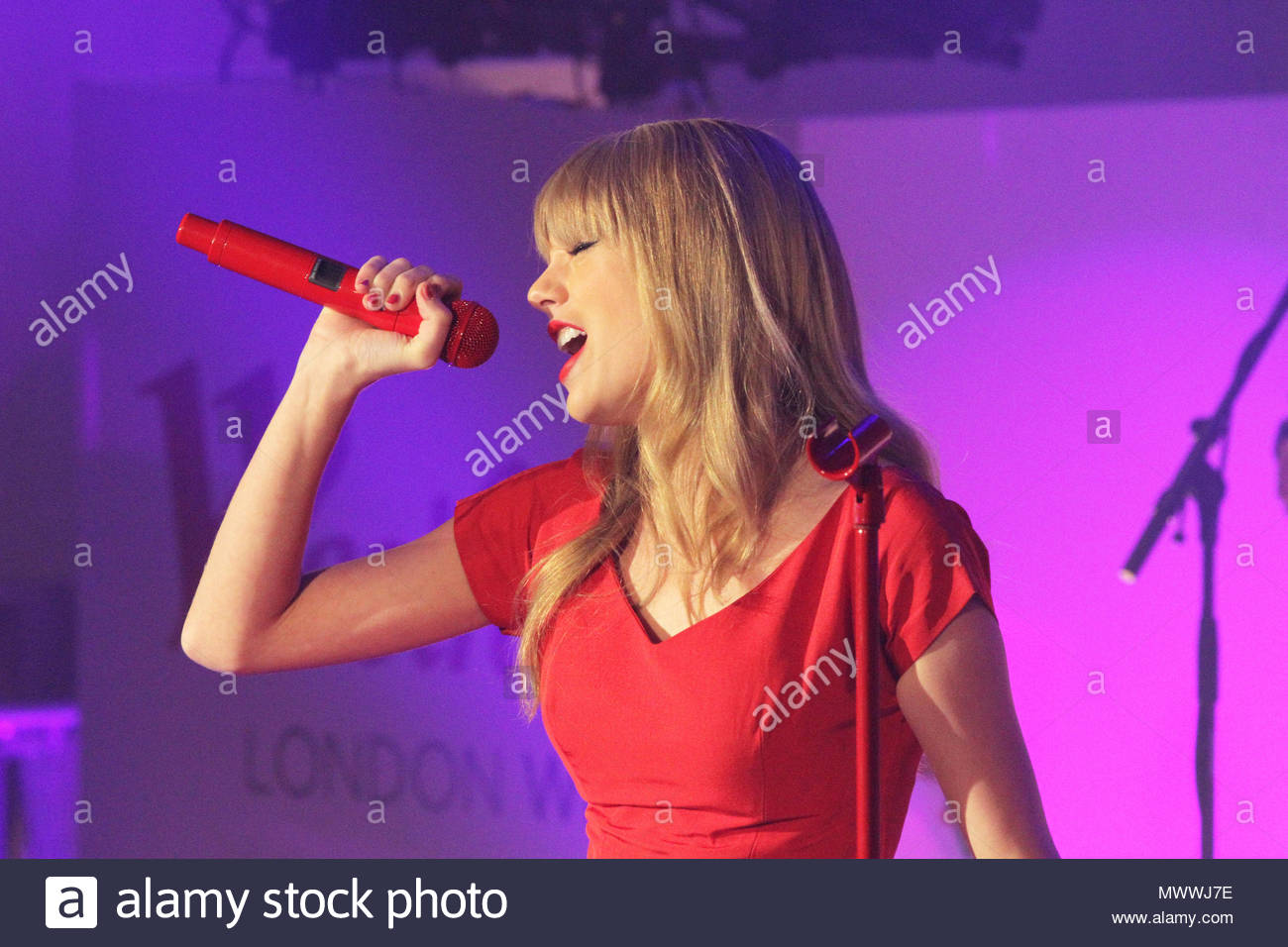 taylor swift us singer taylor swift switched on the christmas lights at westfield london and performed songs from her latest album red - Taylor Swift Christmas Album taylor swift us singer taylor swift switched on the christmas lights at westfield london and performed songs from her latest album red - Taylor Swift Christmas Album
