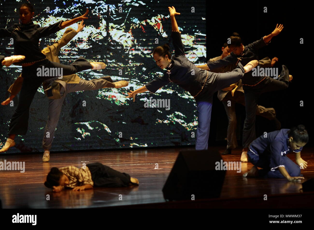 DU fleuve jaune au bleu de l’océan Indien.» Tel est le titre du ballet-spectacle , Si les Chinois n’étaient pas venus, il aurait manqué une couleur à Stock Photo