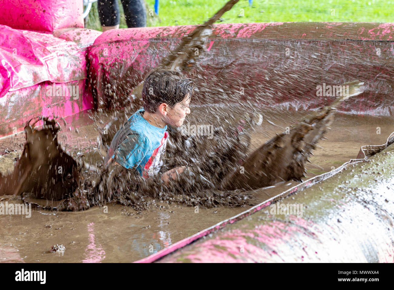 Northampton, U.K. Abington Park, 2nd June 2018. Over 1500 Women and Children taking park in todays Race for Life Pretty Muddy, raising funds for Cancer Research, a 5km obstacle course which takes in all of Abington Park. Credit: Keith J Smith./Alamy Live News. Stock Photo