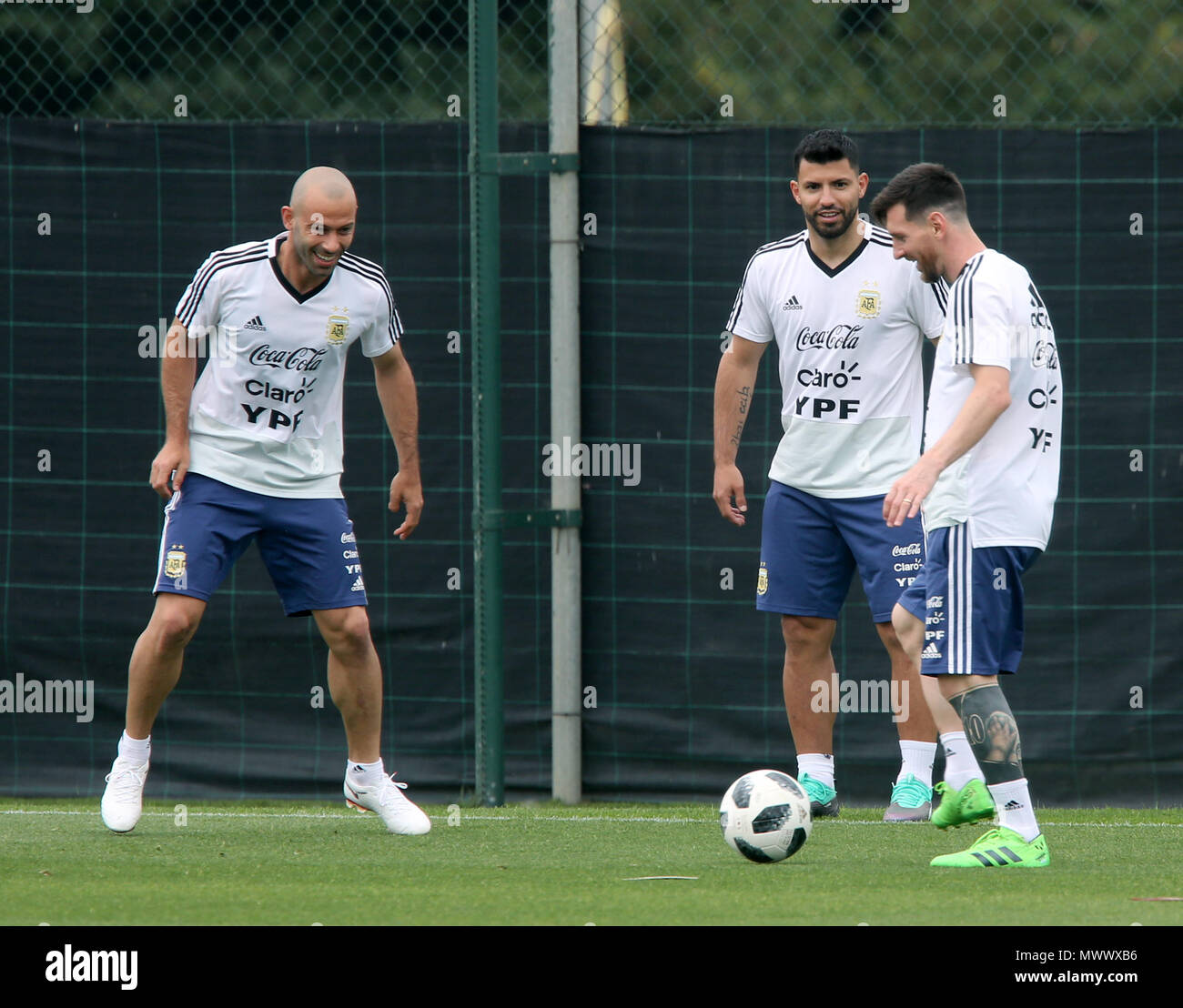 Sant Joan Despi, Spain. 2nd June 2018.Soccer, Argentinian team at a taining camp in preparation for the World Cup. Javier Mascherano (l), Sergio Agüero (c) and Lionel Messi (r) . Photo: Cezaro De Luca/dpa Credit: dpa picture alliance/Alamy Live News Credit: dpa picture alliance/Alamy Live News Stock Photo