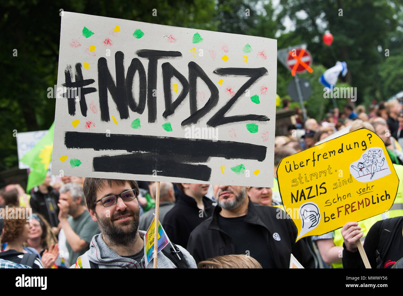 Goslar, Germany. 2nd June 2018. A counter-protester holds up a sign reading '#NOTDDZ' (abbreviation of 'No day of German future'), negating the slogan of a nearby Nazi march. The Goslar Alliance Against Right-Wing Extremism is countering the demonstration 'Day of German future' with their own demonstration titled 'Goslar's future stays colourful - No place for racism!'. Photo: Swen Pförtner/dpa Credit: dpa picture alliance/Alamy Live News Stock Photo