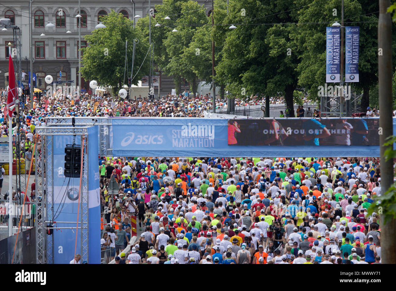 ASICS Stockholm (STHLM) Marathon 2018. Thousands of runners at Stadion  area, leave starting point, heading to Valhallavägen street to continue  their race course. Stockholm, Sweden. 2nd June 2018. Credit: BasilT/Alamy  Live News