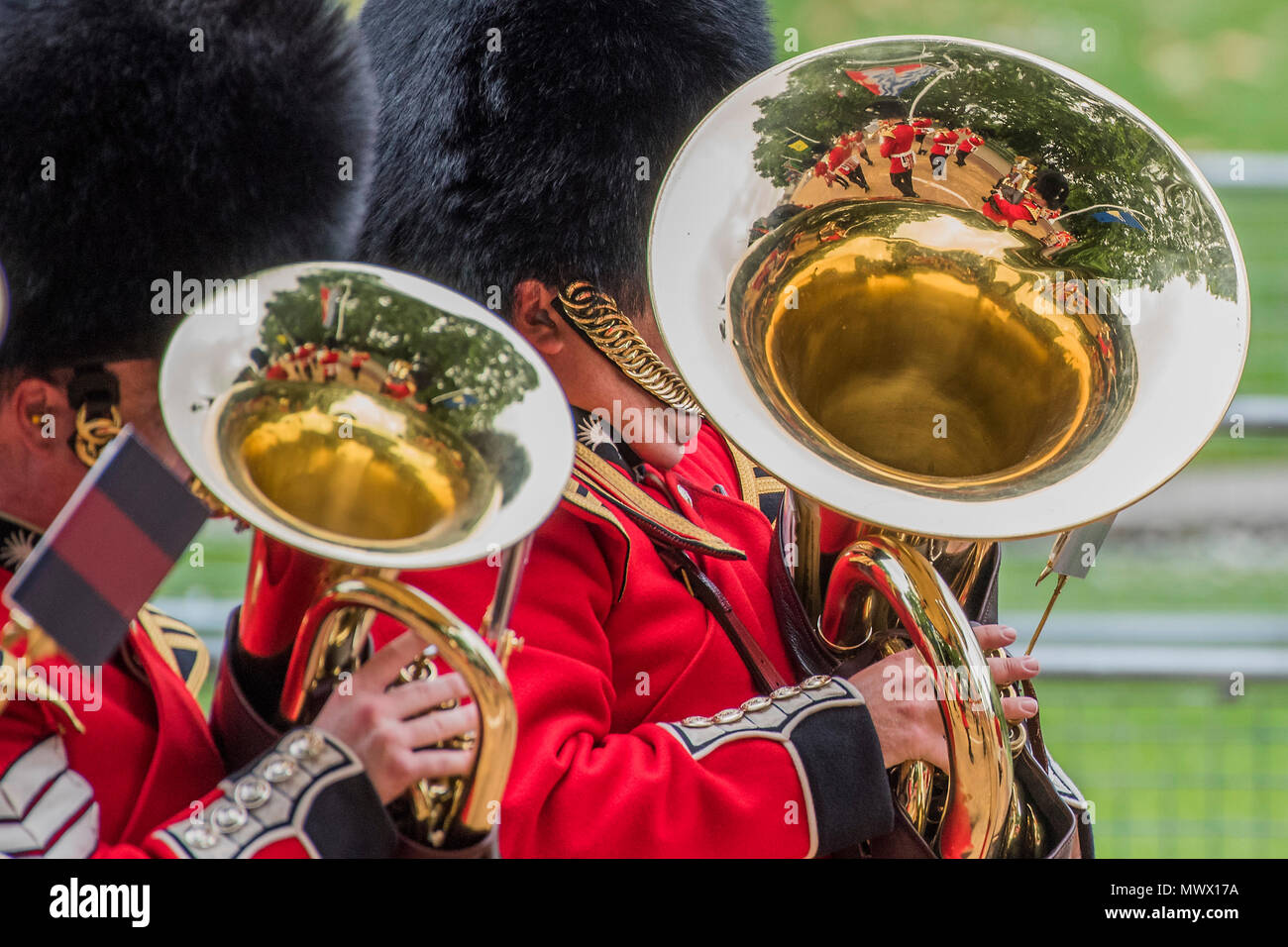 London, UK. 2nd June 2018. The bands arrive - Colonel's Review 2018, the last formal inspection of the Household Division before The Queen’s Birthday Parade, more popularly known as Trooping the Colour. The Coldstream Guards Troop Their Colour and their Regimental Colonel, Lieutenant General Sir James Jeffrey Corfield Bucknall, takes the salute. Credit: Guy Bell/Alamy Live News Stock Photo