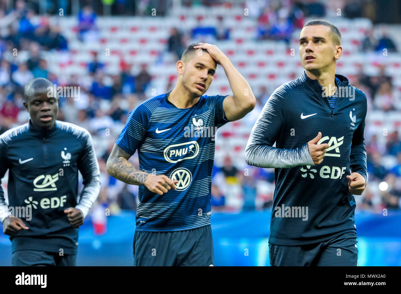 Nice, France. 1st June 2018. Soccer Football - International Friendly - France vs Italy - Allianz Riviera, Nice, France - June 1, 2018 french's Antoine Griezmann, Lucas Hernandez and N'Golo Kante during the warm up before the match Credit: BTWImages Sport/Alamy Live News Stock Photo