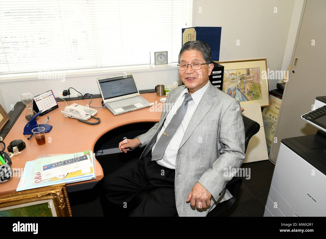 Tokyo, Japan. 29th May, 2018. Akira Fujishima, famous Japanese chemist and former president of Tokyo University of Science, works in his office in Tokyo, Japan, on May 29, 2018. TO GO WITH XINHUA FEATURE: Famed Japanese chemist Fujishima's Chinese complex. Credit: Hua Yi/Xinhua/Alamy Live News Stock Photo