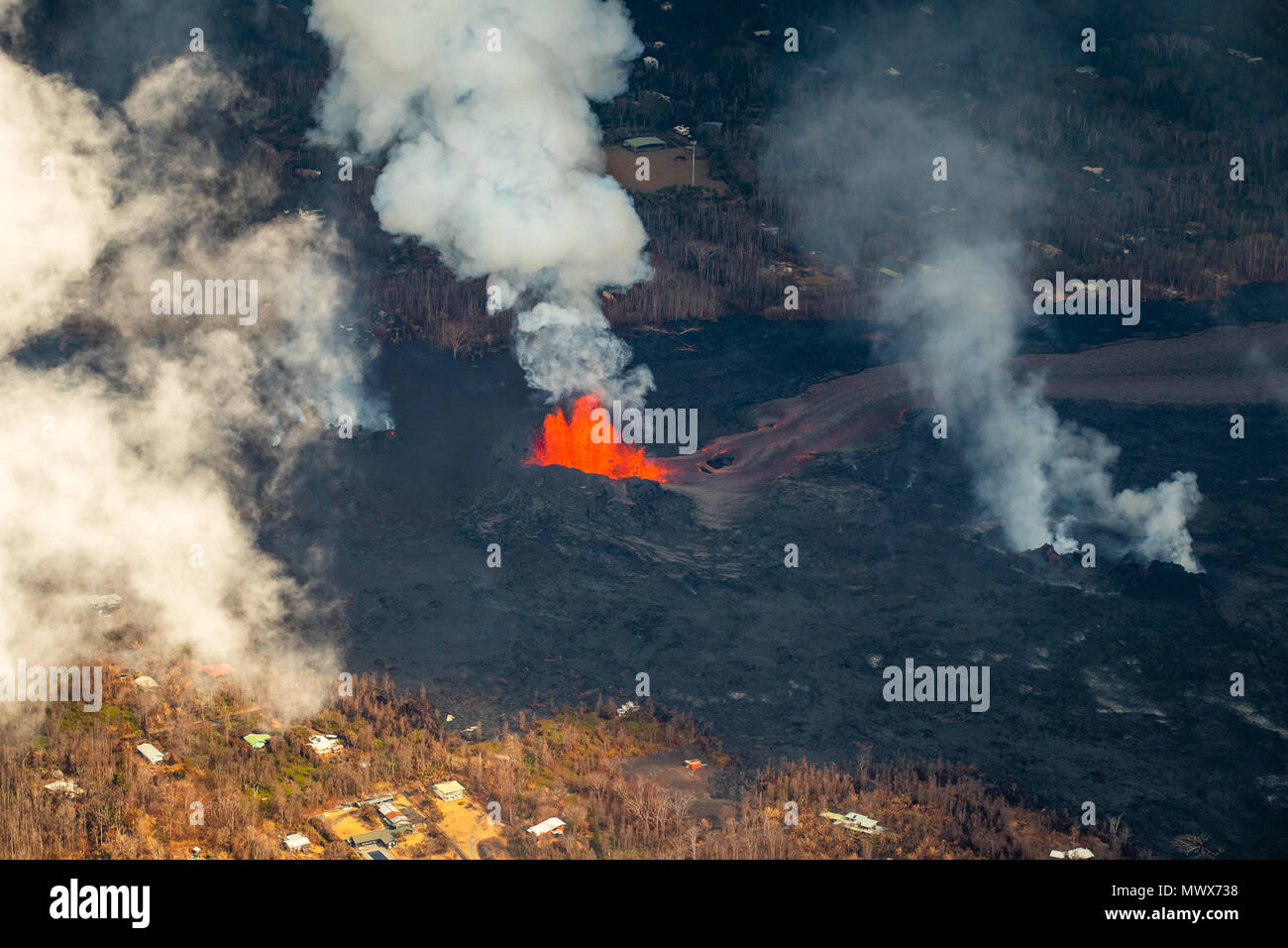 Pahoa, HI, USA. 2nd June, 2018. Fissure 8 photographed during eruption of Hawaii's Kilauea
