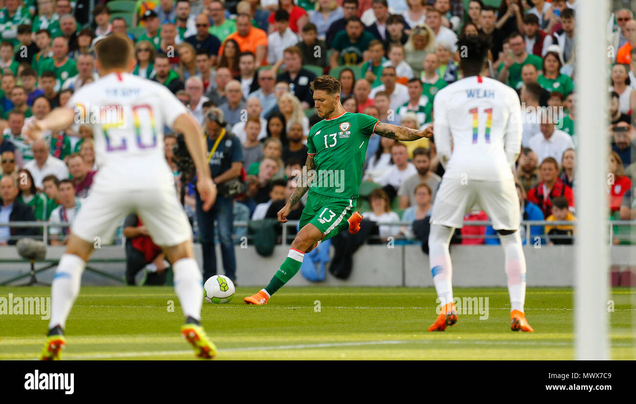 2nd June 2018, Aviva Stadium, Dublin, International Football Friendly, Ireland versus USA; Jeff Hendrick of Ireland takes a shot towards goal Stock Photo