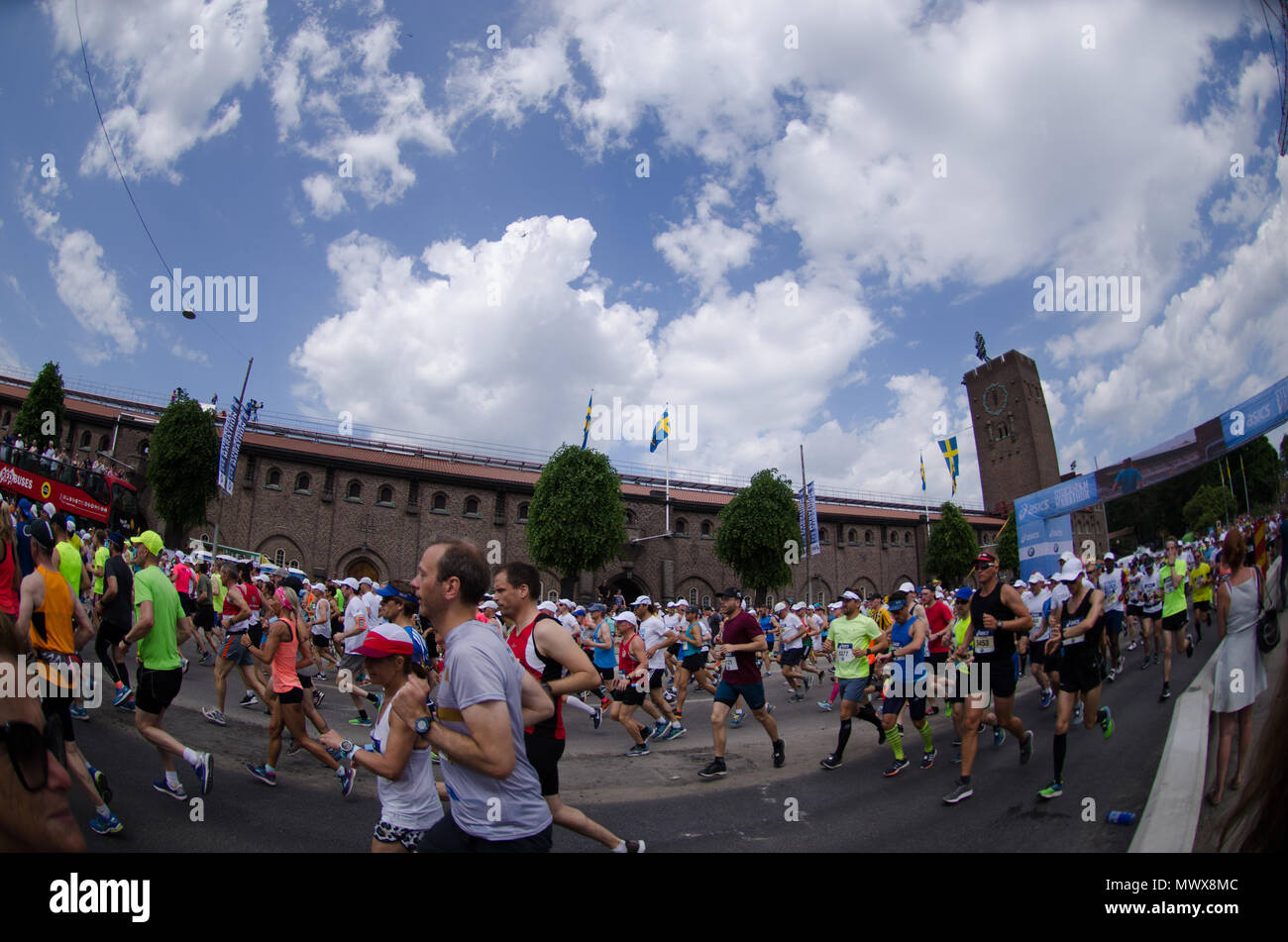 Stockholm, Sweden - 2 June 2018. The start of the 40th Stockholm marathon 2018 in very hot conditions. Credit: Jari Juntunen/Alamy Live News Stock Photo