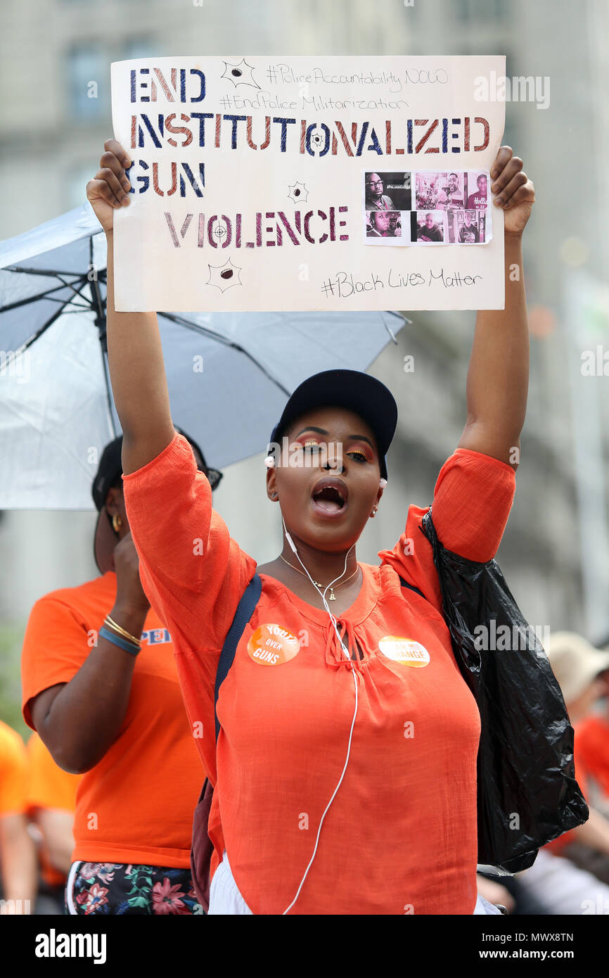 New York City, NY, USA. 2nd June, 2018. Thousands of youth gun control activists marched over New York's iconic Brooklyn Bridge on Saturday for the 'Youth over Guns' march to protest gun violence. A woman holds a sign that says ''End Institutionalized Gun Violence. Credit: Krista Kennell/ZUMA Wire/Alamy Live News Stock Photo
