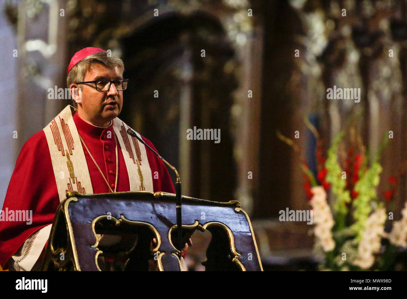 Worms, Germany. 2nd June 2018. Peter Kohlgraf, the Roman Catholic Bishop of Mainz, preaches at the ecumenical service. The second day of the Rheinland-Pfalz-Tag started with an ecumenical church service in the Worms Cathedral and a reception held by Malu Dreyer, the Minister‐President of Rhineland-Palatinate,. Around 300.000 visitors are expected in the 34. Credit: Michael Debets/Alamy Live News Stock Photo