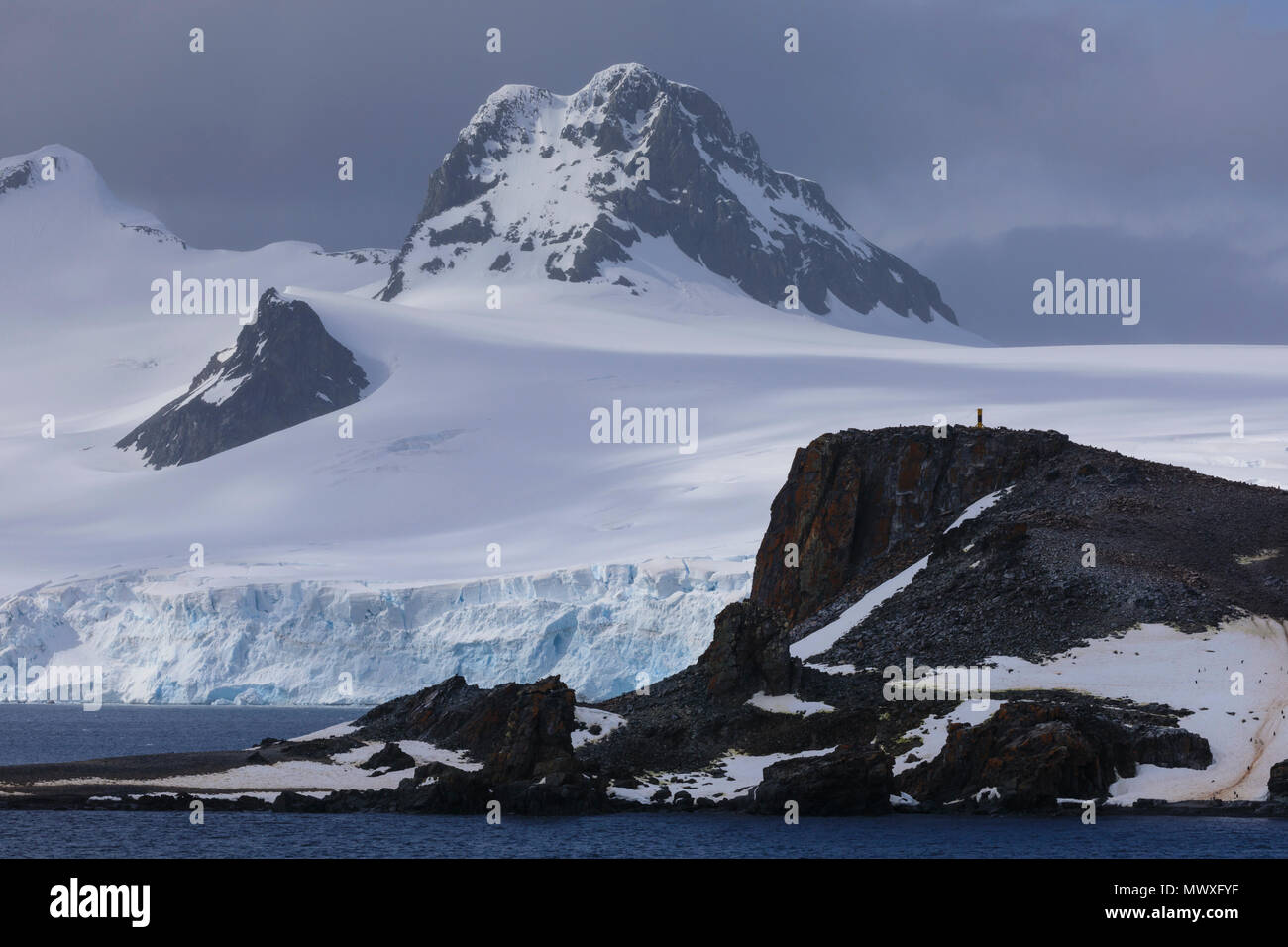 Half Moon Island, Livingston Island mountain and glacier backdrop ...