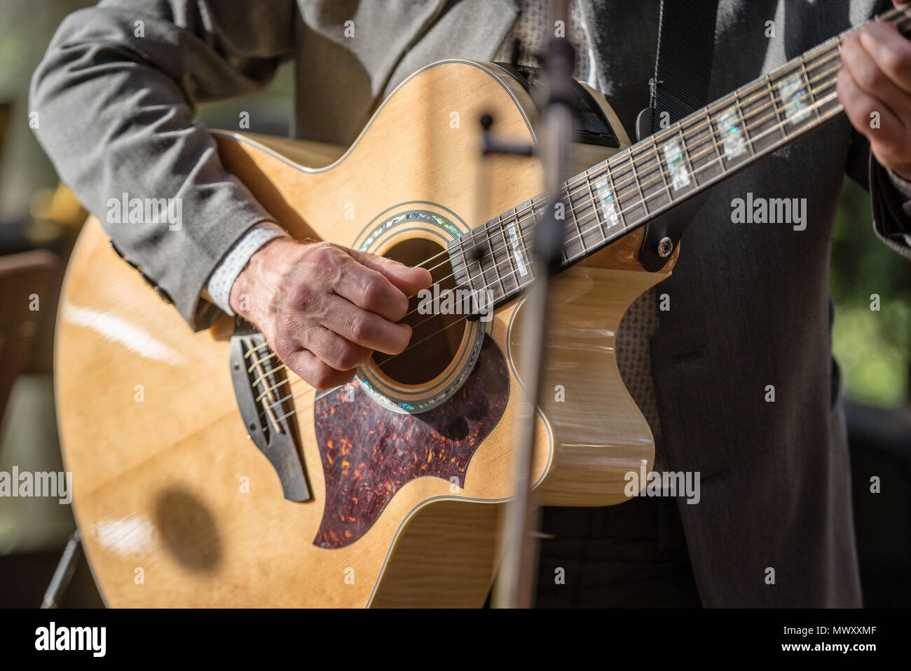 Mans hand playing acoustic guitar hi-res stock photography and images ...