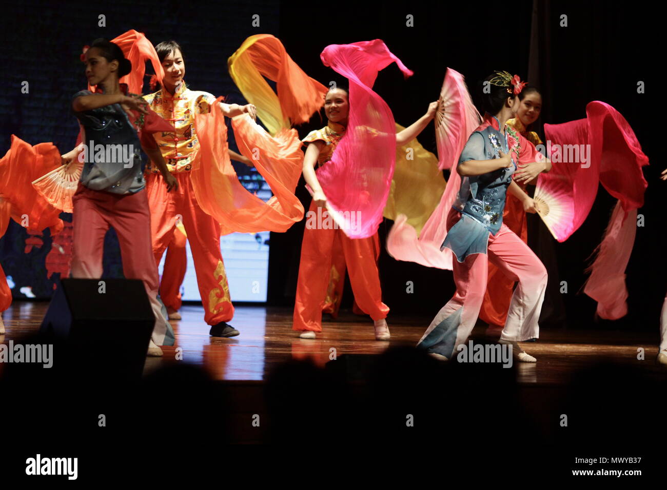 DU fleuve jaune au bleu de l’océan Indien.» Tel est le titre du ballet-spectacle , Si les Chinois n’étaient pas venus, il aurait manqué une couleur à Stock Photo