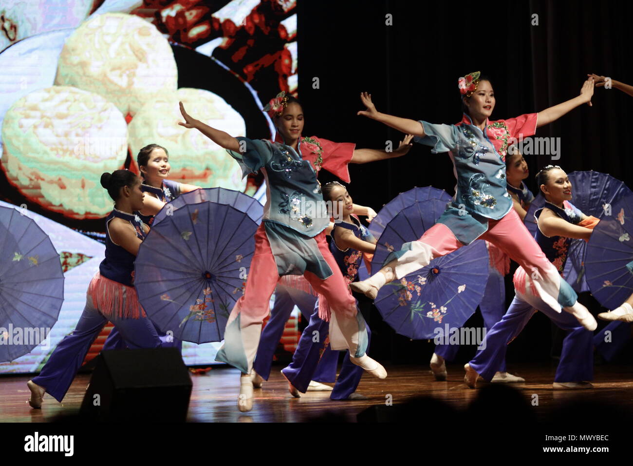 DU fleuve jaune au bleu de l’océan Indien.» Tel est le titre du ballet-spectacle , Si les Chinois n’étaient pas venus, il aurait manqué une couleur à Stock Photo