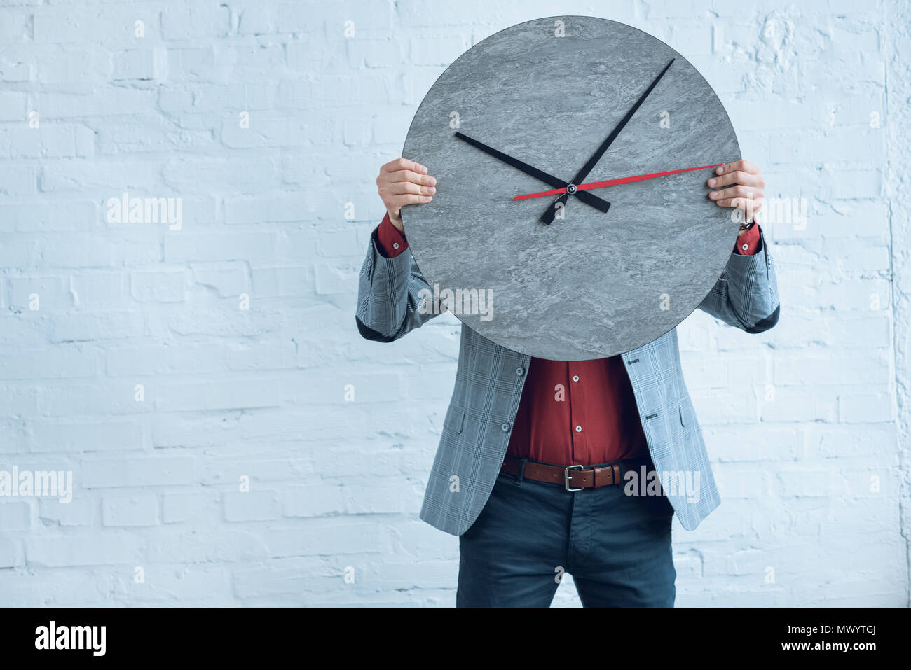 Large face hands clock time hi-res stock photography and images - Alamy