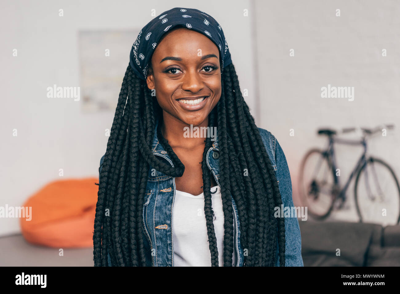 portrait of young smiling african american woman Stock Photo - Alamy