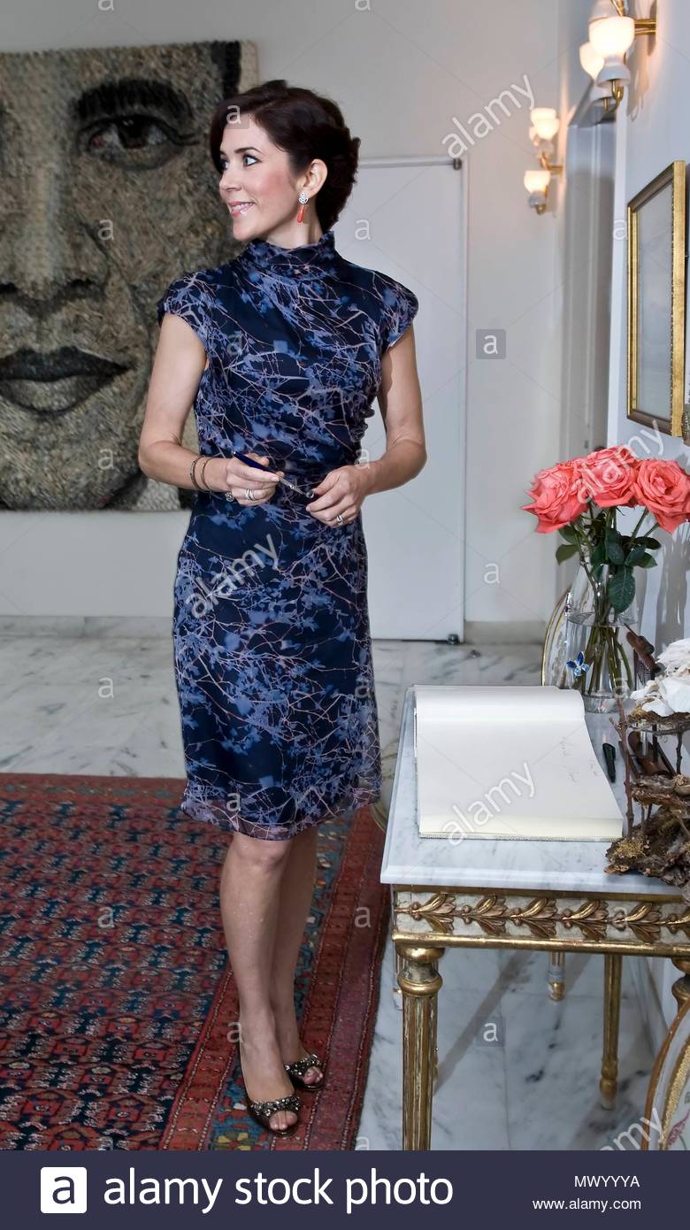 crown-princess-mary-crown-princess-mary-seen-resuing-her-clothes-on-different-occasions-archive-photo-november-2008-the-crown-prince-couple-in-bangkok-code-03710hju-photo-hanne-juulall-over-press-denmark-MWYYYA.jpg