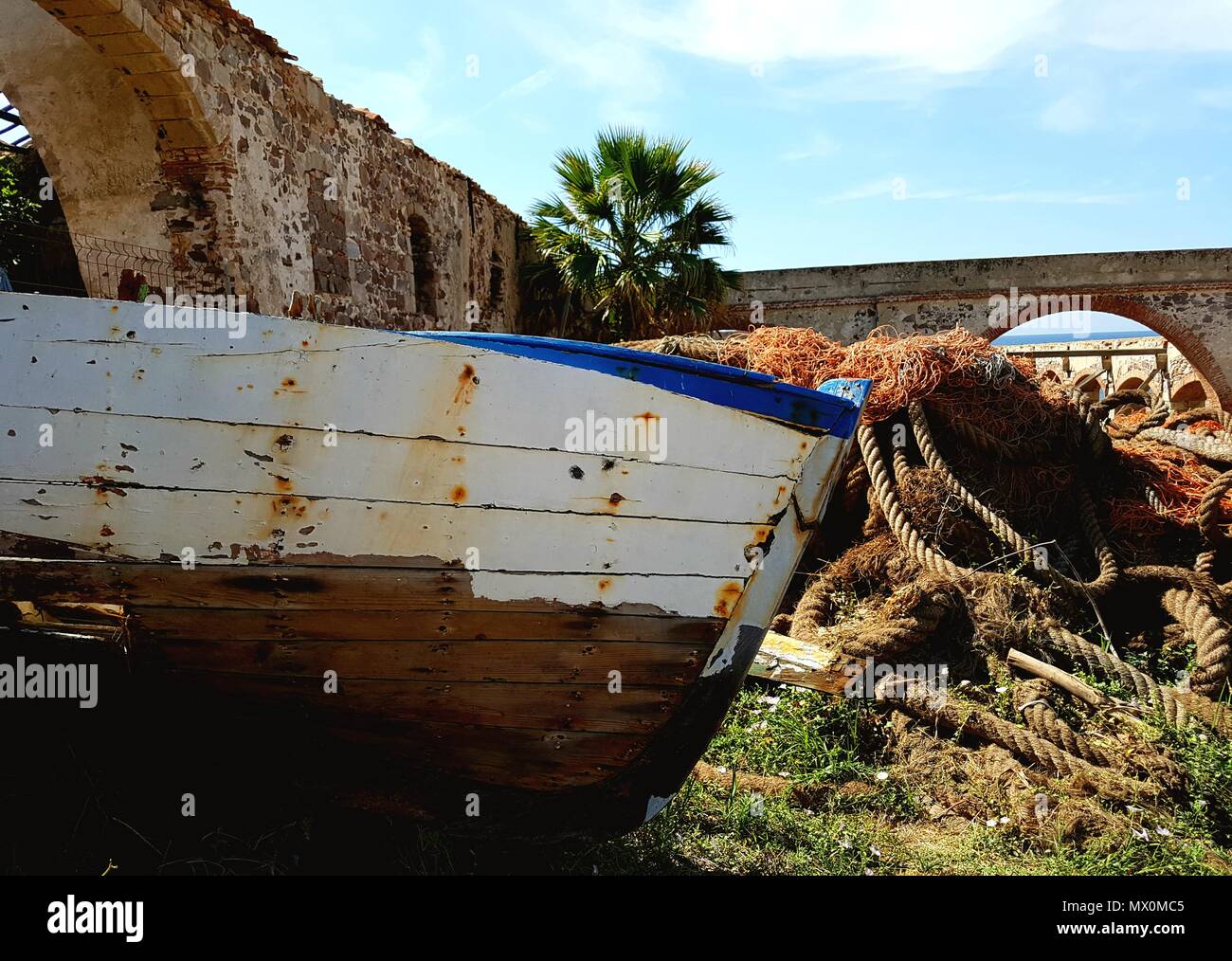 Old abandoned boat sits hi res stock photography and images Alamy