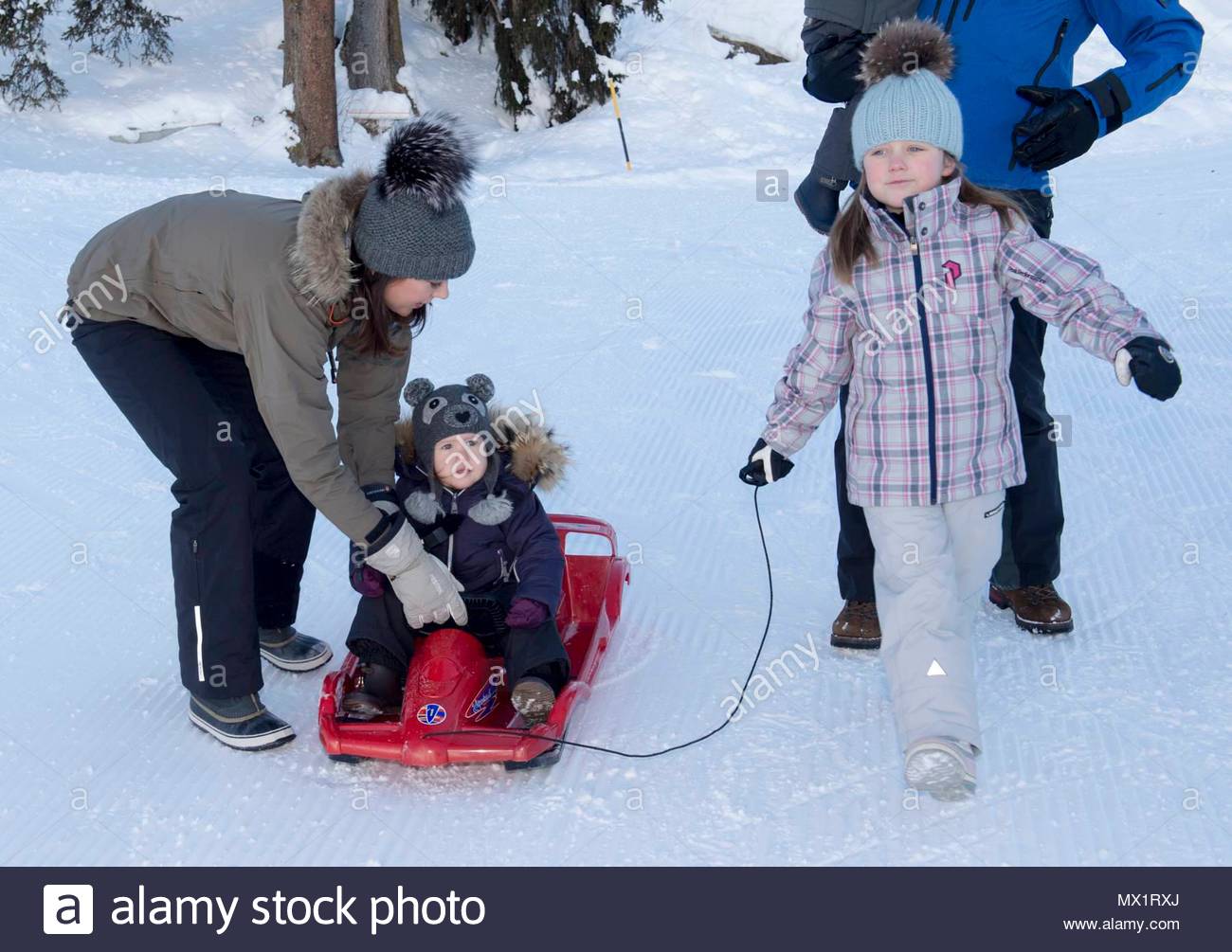 crown-princess-mary-prince-christian-princess-isabella-prince-vincent-princess-josephine-the-annual-photo-shoot-of-the-danish-crown-prince-couple-and-children-in-verbier-code-03760mh-MX1RXJ.jpg
