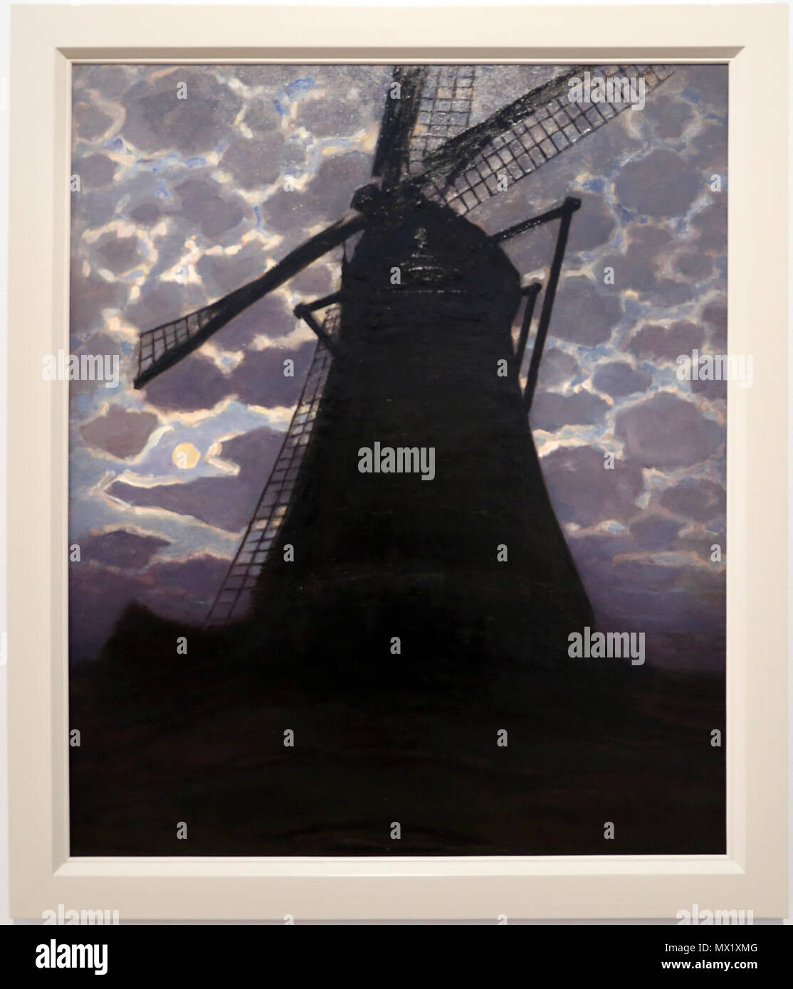 .  Nederlands: Molen bij avond .  English: Paintings by Piet Mondriaan in the Gemeentemuseum Den Haag, or seen there during Exhibition in 2017 . 1917 ; 2017-03-14 13:24:10. Sailko 484 Piet mondrian, mulino di sera, 1917 ca Stock Photo