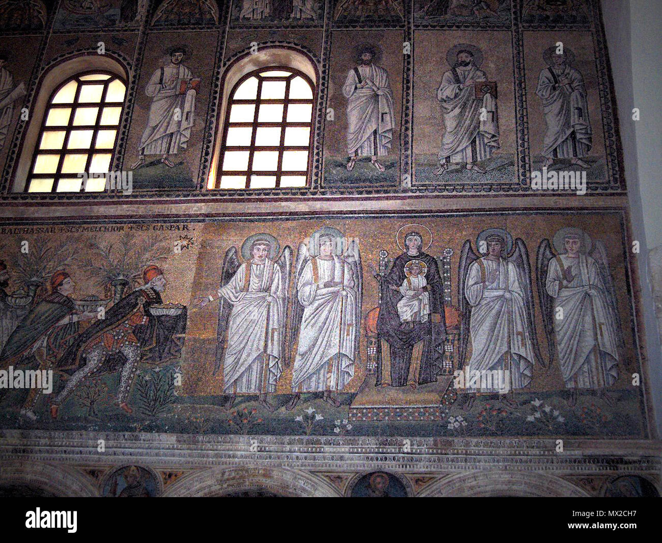 INTERIOR DE LA BASILICA DE SAN APOLINAR NUOVO - MOSAICOS PALEOCRISTIANOS -  SIGLO VI. Location: BASILICA DE SAN APOLINAR NUOVO, RAVENA, ITALIA Stock  Photo - Alamy