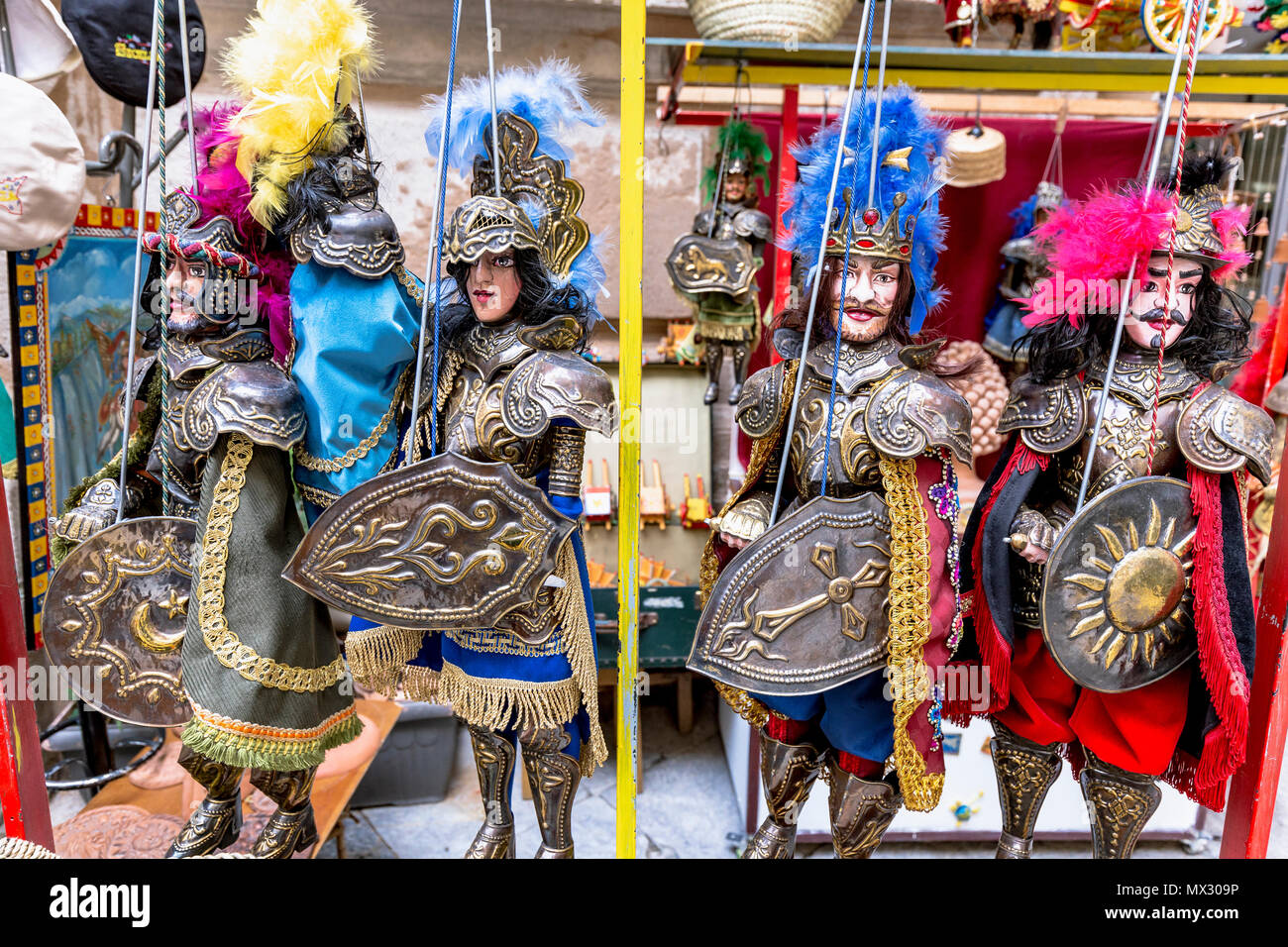 Sizilianische Ritter Marionetten mit Metallrüstung in Palermo Stock Photo
