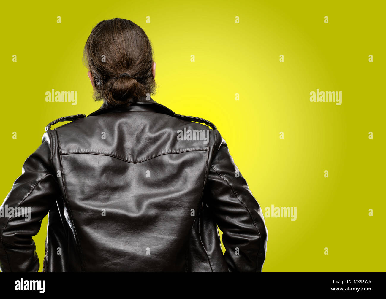 Man back head turned standing hi-res stock photography and images - Alamy