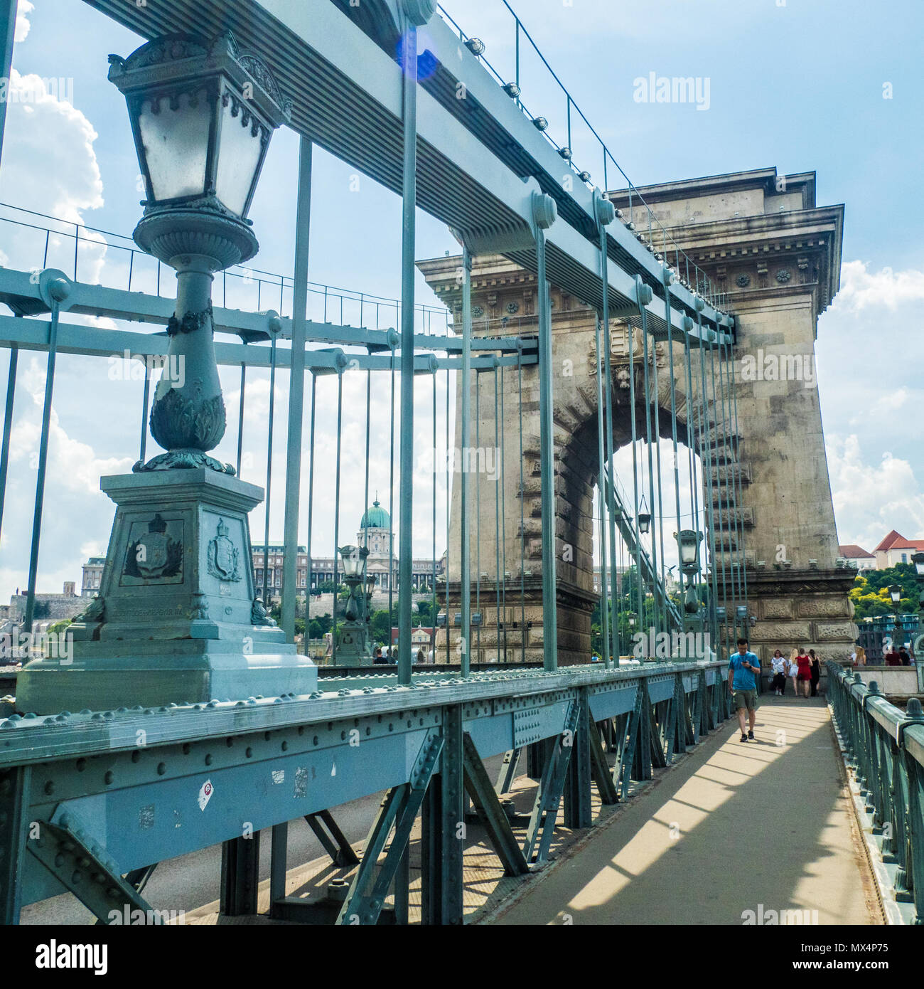 Szechenyi Chain Bridge (Suspension Bridge) over the River Danube, looking toward Buda Castle aka Royale Palace aka Royal Castle, Budapest, Hungary. Stock Photo