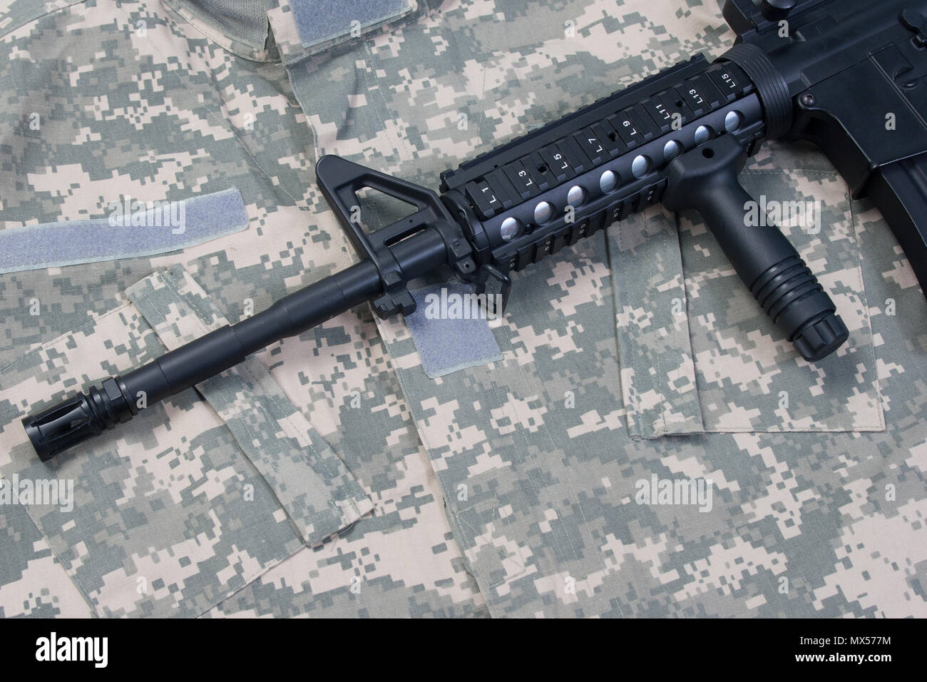 US Army M4A1 carbine on uniform background Stock Photo - Alamy